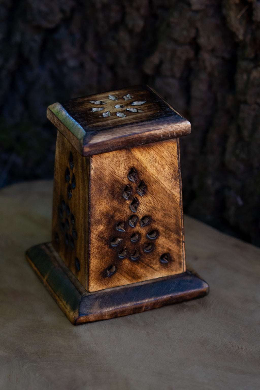 Quema Inciensos de Cono: Torre de Madera