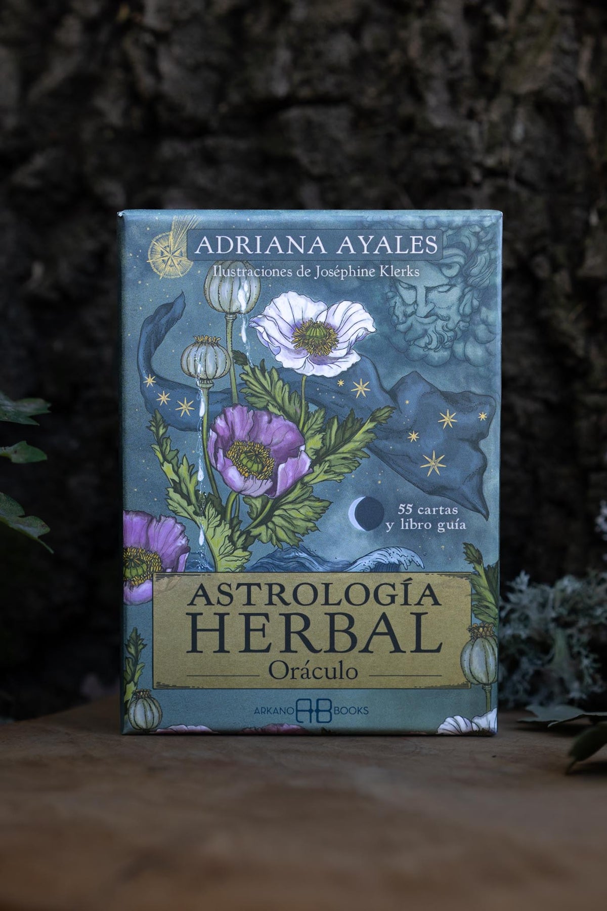 Astrología Herbal Oráculo de Adriana Ayales — caja con ilustraciones botánicas y astrológicas