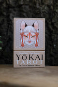 Yokai Tarot — The Deck of Japanese Folklore, caja con ilustración de kitsune