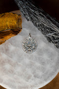Colgante Tetragramatón grande de 2 cm en plata de ley sobre selenita con cianita y citrino