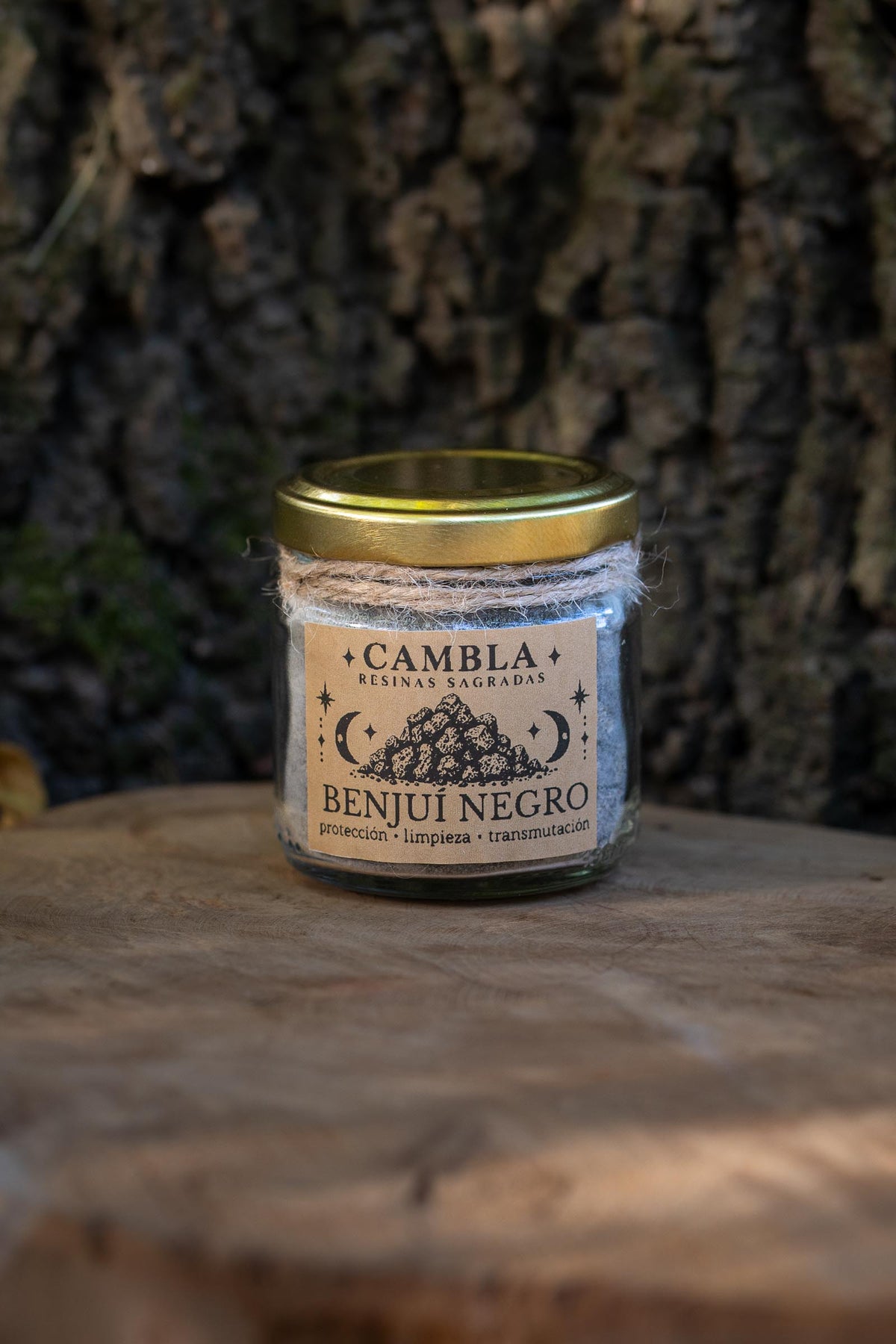 Tarro de benjuí negro en resina Cambla con tapa dorada y etiqueta de Resinas Sagradas