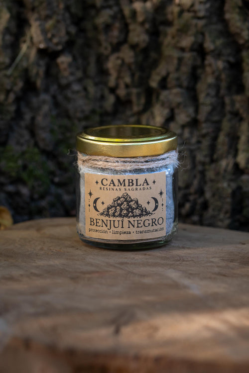 Tarro de benjuí negro en resina Cambla con tapa dorada y etiqueta de Resinas Sagradas