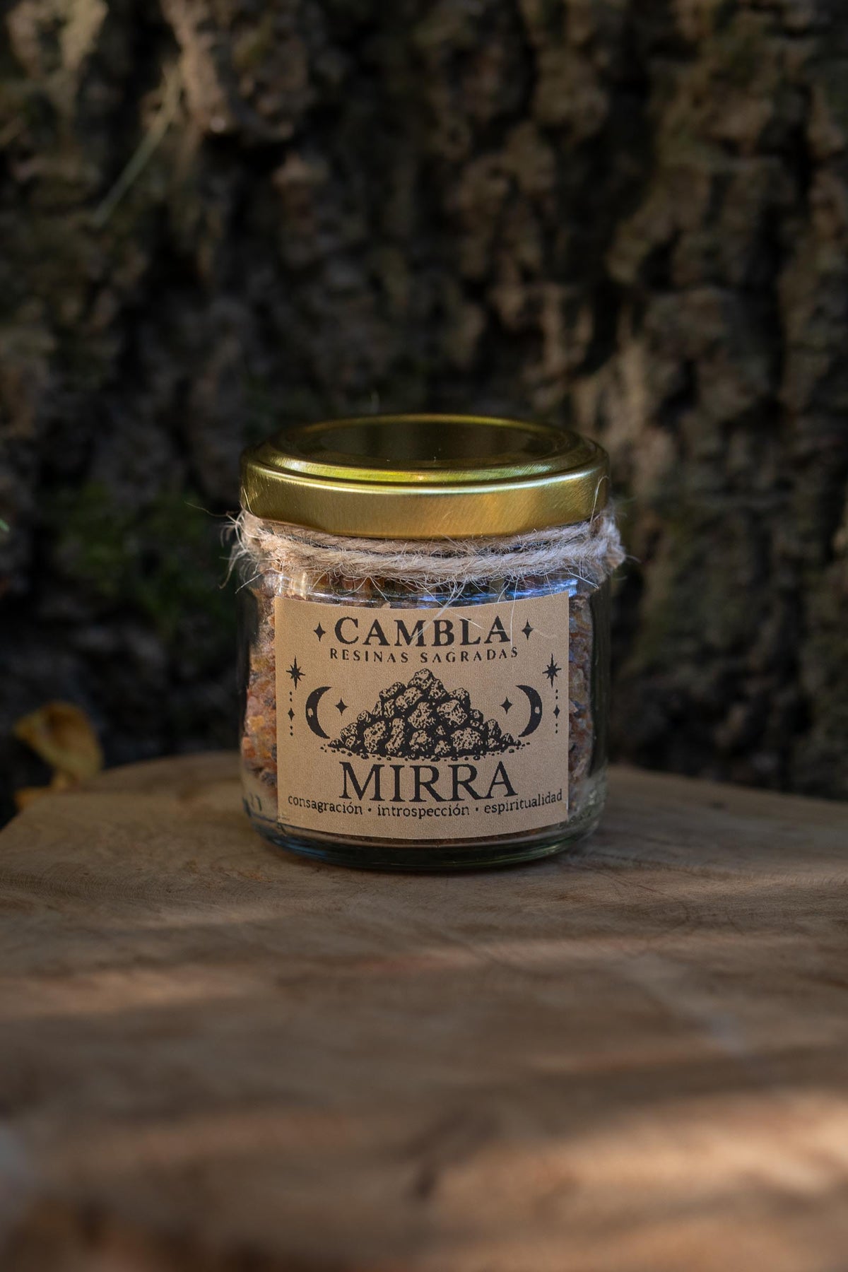 Tarro de mirra en resina Cambla con tapa dorada y etiqueta de Resinas Sagradas
