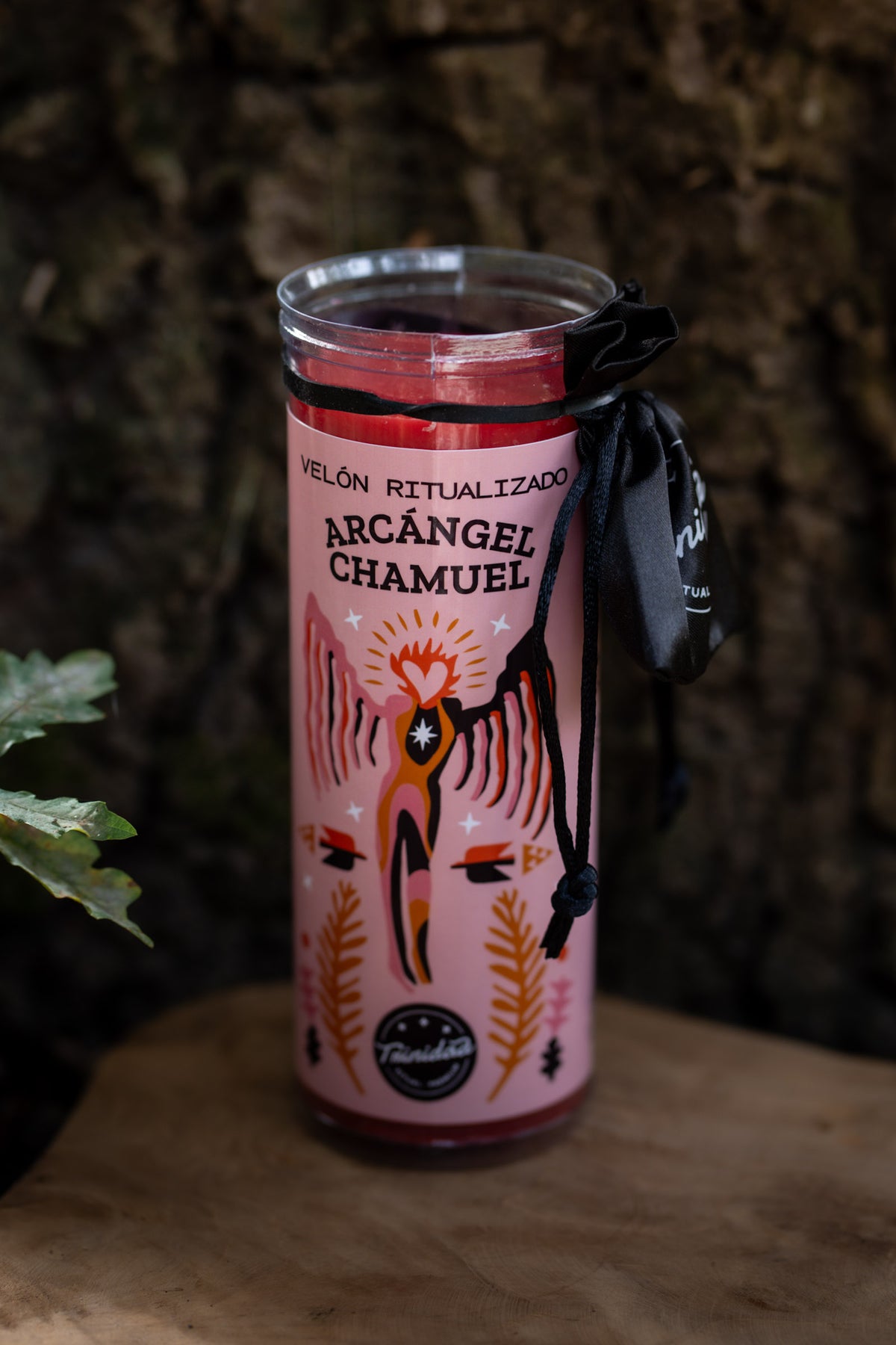 Velón Ritualizado Arcángel Chamuel - Rosa-rojo con figura del arcángel y corazón ardiente